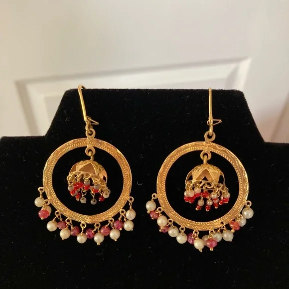 Earrings. Beautiful. Pre Owned. Gold Tone. - Picture 11 of 15
